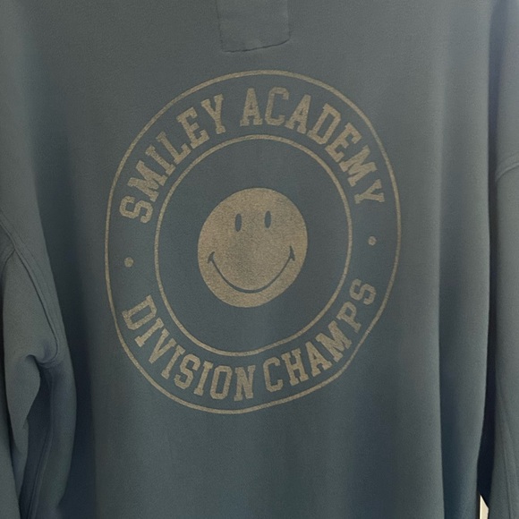Aerie Size Small oversized long sleeve Smiley graphic - Picture 4 of 5